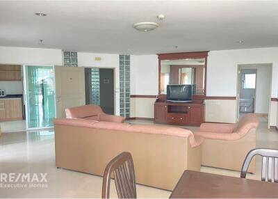 Luxurious 3-BR Condo in Khlong Toei, Bangkok