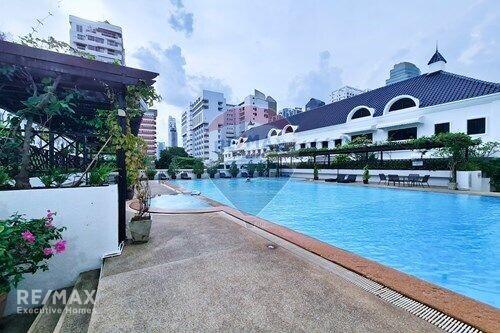 Modern 3BR Condo in Watthana with MRT Phetchaburi 16 Mins Walk - Elegant Amenities