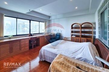 Modern 3BR Condo in Watthana with MRT Phetchaburi 16 Mins Walk - Elegant Amenities