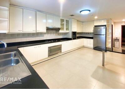 Spacious 3 Beds  2 Living Rooms Condo for Rent in Sukhumvit 30