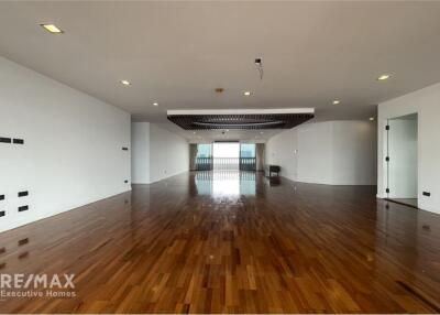 Luxurious 4-Bed Condo with Spectacular Views in Khlong Toei, Bangkok