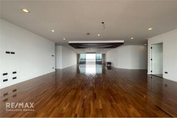 Luxurious 4-Bed Condo with Spectacular Views in Khlong Toei, Bangkok