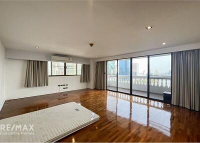 Luxurious 4-Bed Condo with Spectacular Views in Khlong Toei, Bangkok