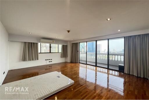 Luxurious 4-Bed Condo with Spectacular Views in Khlong Toei, Bangkok