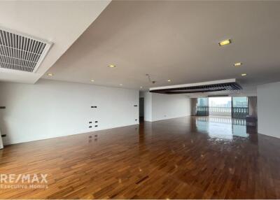 Luxurious 4-Bed Condo with Spectacular Views in Khlong Toei, Bangkok