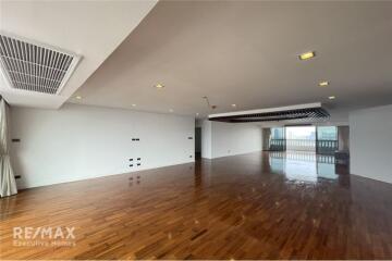 Luxurious 4-Bed Condo with Spectacular Views in Khlong Toei, Bangkok