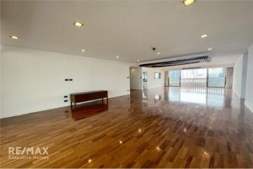 Luxurious 4-Bed Condo with Spectacular Views in Khlong Toei, Bangkok