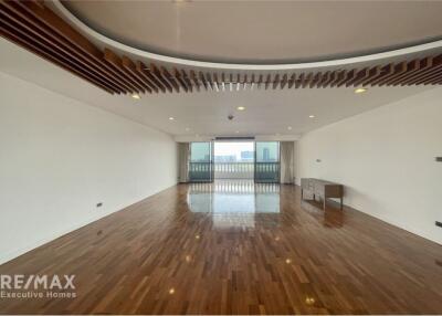 Luxurious 4-Bed Condo with Spectacular Views in Khlong Toei, Bangkok