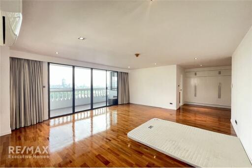 Luxurious 4-Bed Condo with Spectacular Views in Khlong Toei, Bangkok