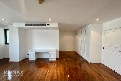 Luxurious 4-Bed Condo with Spectacular Views in Khlong Toei, Bangkok