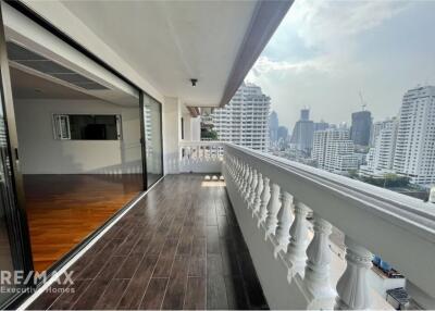 Luxurious 4-Bed Condo with Spectacular Views in Khlong Toei, Bangkok