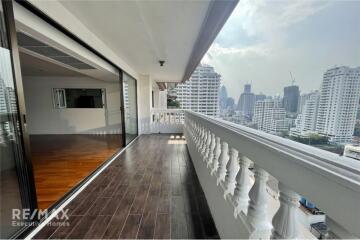 Luxurious 4-Bed Condo with Spectacular Views in Khlong Toei, Bangkok