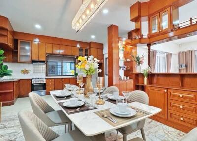 Modern kitchen with dining area