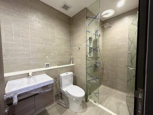 Modern bathroom with a walk-in shower and white fixtures