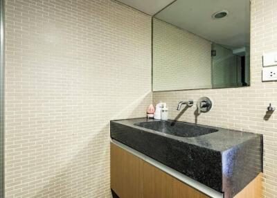 Modern bathroom with large mirror and granite countertop