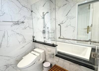 Modern bathroom with marble tiles and bathtub