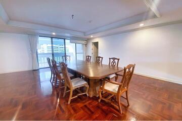 For Rent 3 Beds + 2 livng rooms Apartment Sukhumvit 30