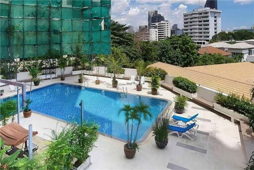 For Rent 3 Beds + 2 livng rooms Apartment Sukhumvit 30