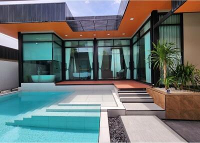 Luxury Villa in Sattahip with Private Pool!