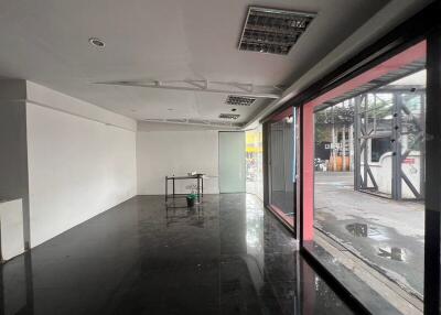 For Rent Bangkok Retail Sukhumvit BTS Thong Lo Watthana