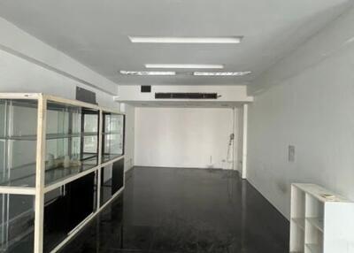 For Rent Bangkok Retail Sukhumvit BTS Thong Lo Watthana