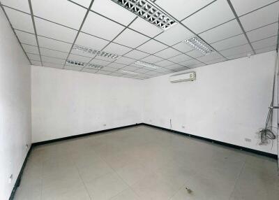 For Rent Bangkok Warehouse Sutthisan Winitchai MRT Sutthisan Huai Khwang