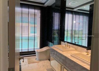 บ้านเดี่ยว 3 ชั้น สไตล์ Pool Villa 3 ห้องนอน 4 ห้องน้ำ อยู่ในพื้นที่สันกำแพง