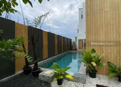 บ้านเดี่ยว 3 ชั้น สไตล์ Pool Villa 3 ห้องนอน 4 ห้องน้ำ อยู่ในพื้นที่สันกำแพง