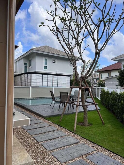 2-story detached house, 3 bedrooms, 3 bathrooms, in a project near Chiang Mai Airport.