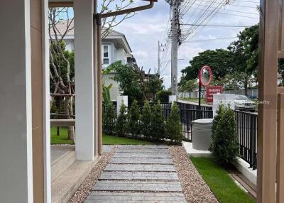 2-story detached house, 3 bedrooms, 3 bathrooms, in a project near Chiang Mai Airport.