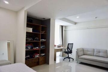 A nice large unit for rent in Muang Chiang Mai