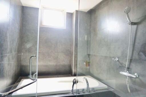 A nice large unit for rent in Muang Chiang Mai