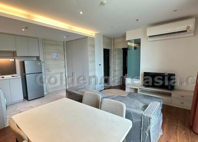 2 Bedrooms Modern Apartment with Balcony - Thong Lo BTS