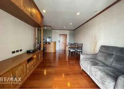 Luxurious 2-Bed Condo at Sathorn Gardens  Close to MRT Si Lom