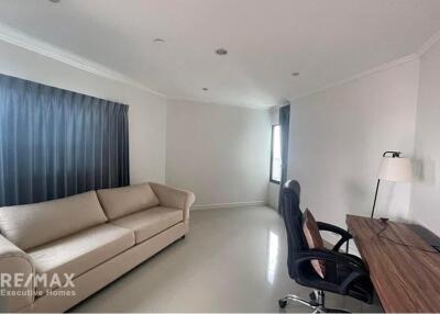 Luxurious 3-Bedroom Condo with MRT Si Lom Access, 13 Mins Walk to Sathorn Gardens, Bangkok