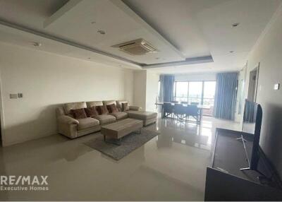 Luxurious 3-Bedroom Condo with MRT Si Lom Access, 13 Mins Walk to Sathorn Gardens, Bangkok