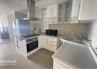 Luxurious 3-Bedroom Condo with MRT Si Lom Access, 13 Mins Walk to Sathorn Gardens, Bangkok