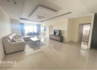 Luxurious 3-Bedroom Condo with MRT Si Lom Access, 13 Mins Walk to Sathorn Gardens, Bangkok