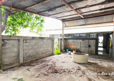 Outdoor covered area with concrete walls and zinc roof