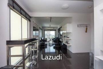 Beautifully 2 Bed Condo in Town