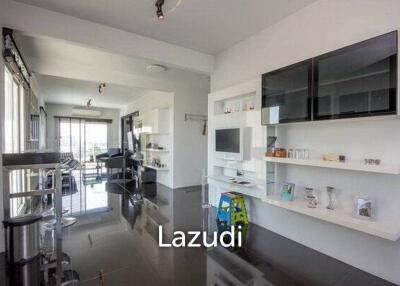 Beautifully 2 Bed Condo in Town