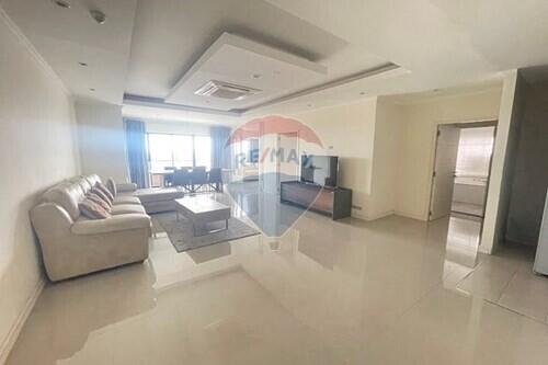 Luxurious 3-Bed Condo in Sathorn Gardens, Bangkok