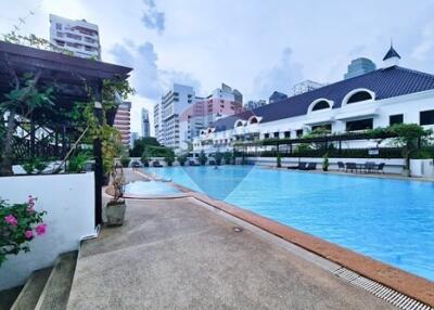 "Elegant Condo in Watthana