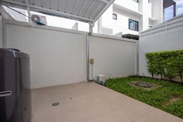 Tastefully Furnished 3 Bedroom Townhouse : Malada Maz