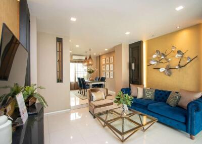 Tastefully Furnished 3 Bedroom Townhouse : Malada Maz