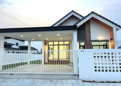 1-story detached house, 3 bedrooms, 2 bathrooms, outside the project, Doi Saket zone, near Tha Rua Market.