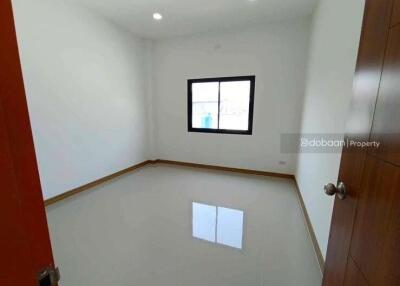 1-story detached house, 3 bedrooms, 2 bathrooms, outside the project, Doi Saket zone, near Tha Rua Market.