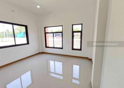 1-story detached house, 3 bedrooms, 2 bathrooms, outside the project, Doi Saket zone, near Tha Rua Market.