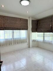 2-story detached house, 3 bedrooms, 2 bathrooms, mountain view, close to Samoeng Hospital.