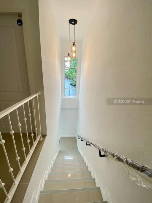 2-story detached house, 3 bedrooms, 3 bathrooms, quiet atmosphere, near Kad Farang.